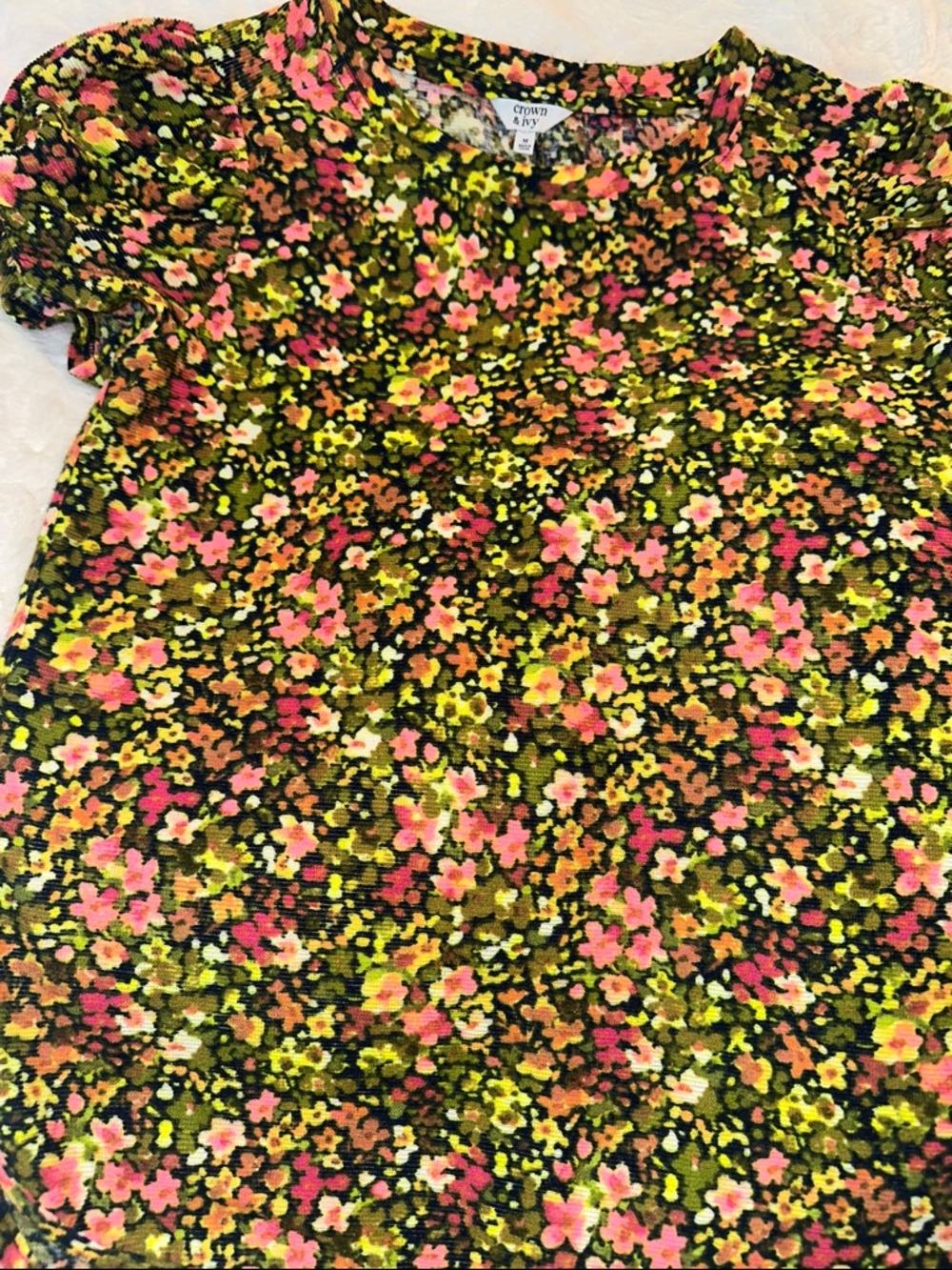 Crown & Ivy Floral Puff Sleeve Blouse in Green, Pink, Yellow M - Picture 3 of 9